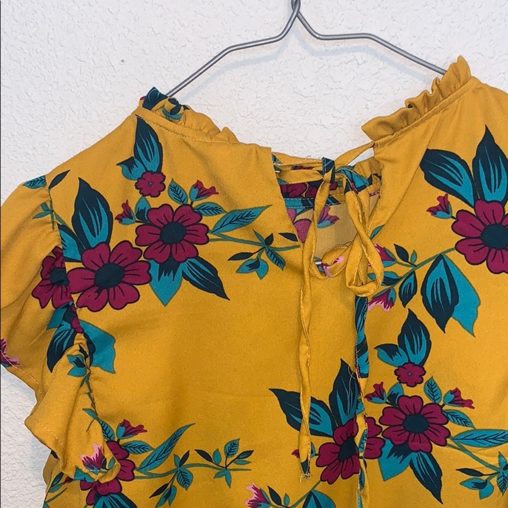 Flower Patterned top - Picture 4 of 4